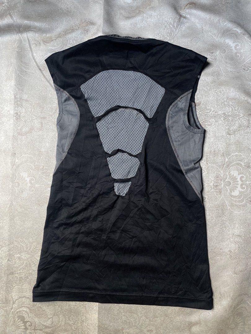 Nike Hypercool Compression Tank Top (Category: Activewear) located in Iloilo. Submitted by kaizenfinds7 (Listing ID 1467246061, Image 2). Description: No issue Authentic Sakto sa basketball, Running, etc Fits med to large +sf.
