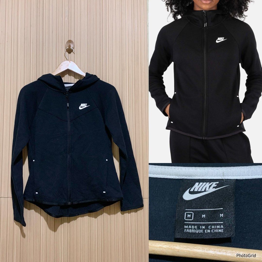 Nike jacket (Category: Coats, Jackets and Outerwear) located in Koronadal. Submitted by gstyledforless (Listing ID 1467176864, Image 1). Description: .