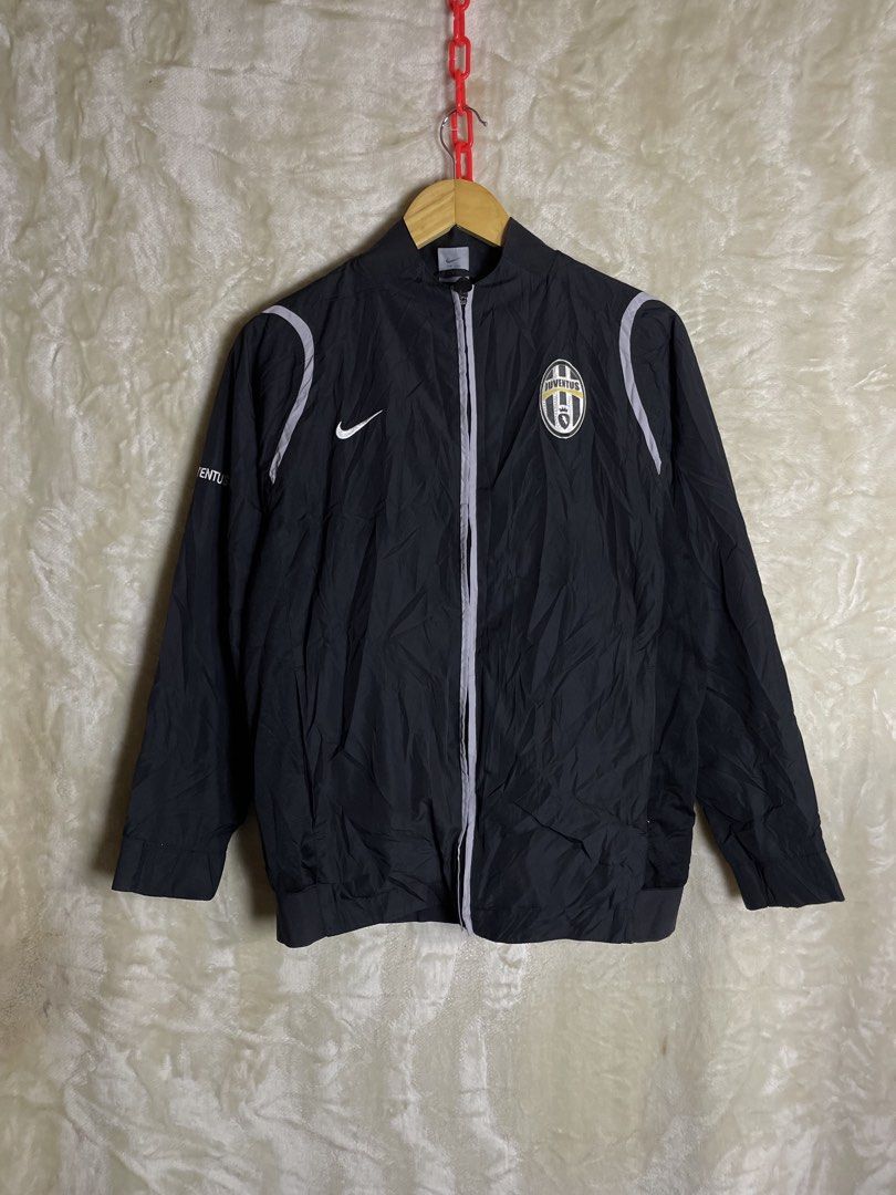 Nike juventus (Category: Coats, Jackets and Outerwear) located in Molave. Submitted by ikong_thrift07 (Listing ID 1467308015, Image 1). Description: .