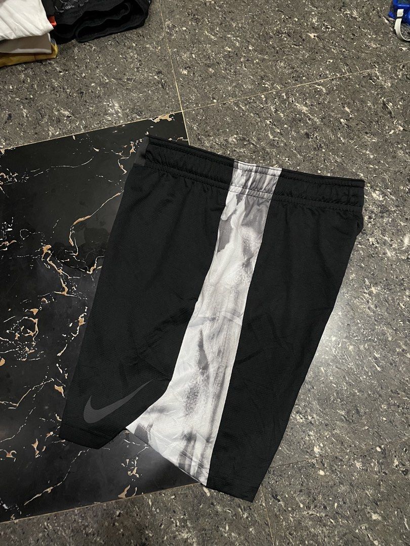 Nike KD Short (Category: Shorts) located in Digos. Submitted by johannamae01 (Listing ID 1467178668, Image 2). Description: Brandnew Condition Size: 30-34 actual Length: 18.5 Cr: 10/10 No issues No flaws Bagong bago .