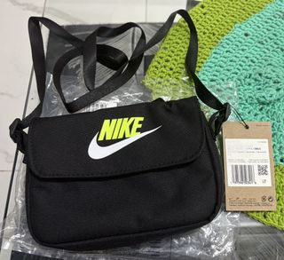 (Category: ) located in . Submitted by shoepatos4u (Listing ID 1467185871, Image 1). Description: .