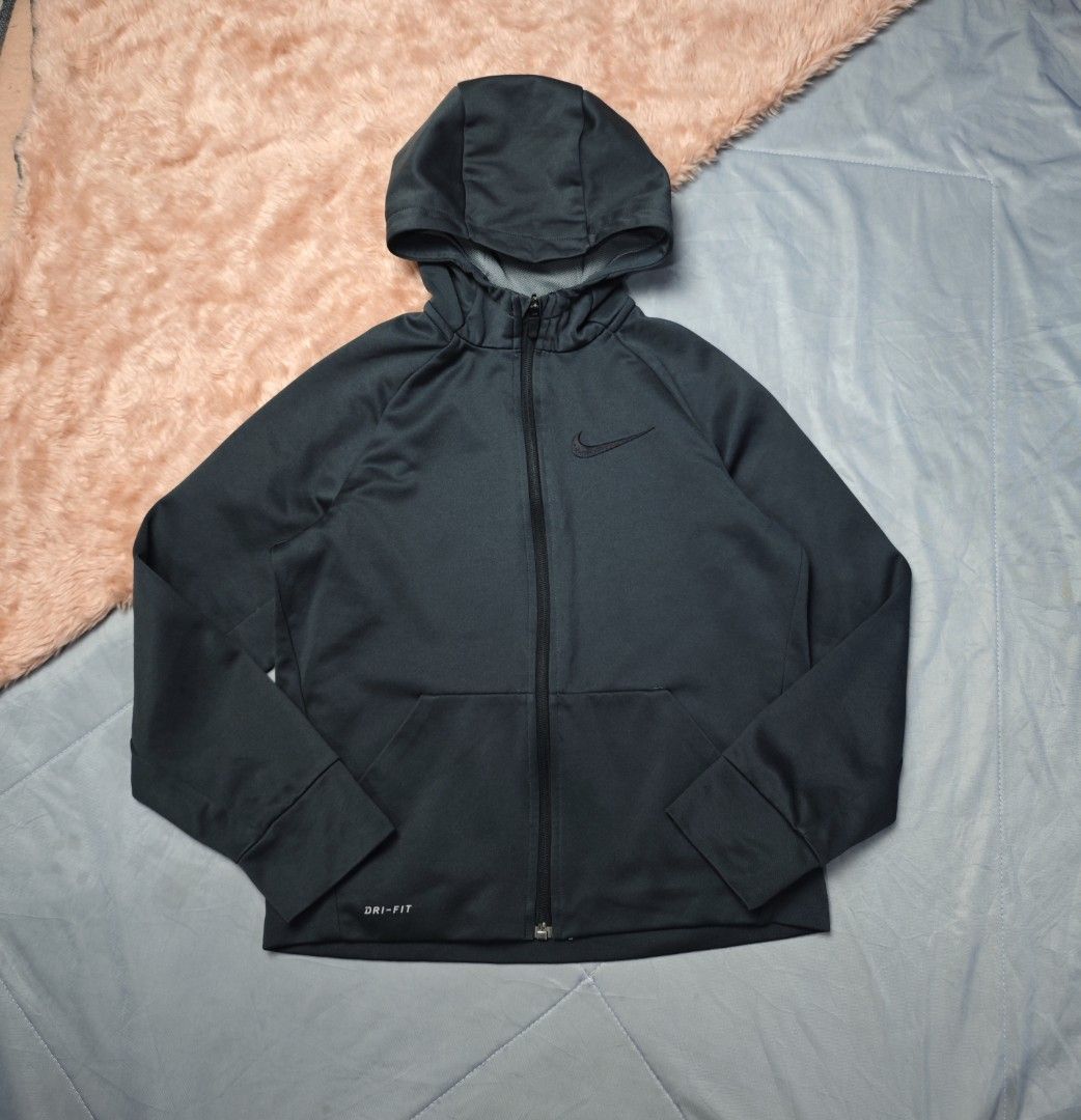 Nike Kids Hoodie Jacket (Category: Babies & Kids Fashion) located in Imus. Submitted by eykc01 (Listing ID 1467243400, Image 1). Description: Like New 7-8yo.
