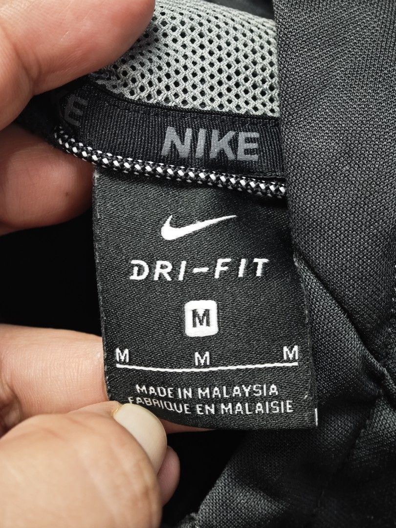 Nike Kids Hoodie Jacket (Category: Babies & Kids Fashion) located in Imus. Submitted by eykc01 (Listing ID 1467243400, Image 2). Description: Like New 7-8yo.