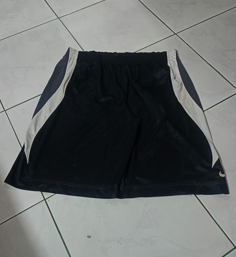 Nike Long Short (Category: Shorts) located in Orani. Submitted by dripdrop.ph (Listing ID 1467236560, Image 2). Description: Nike Long short Waist: Free Length: 25 + Shipping fee for the buyers no issue.