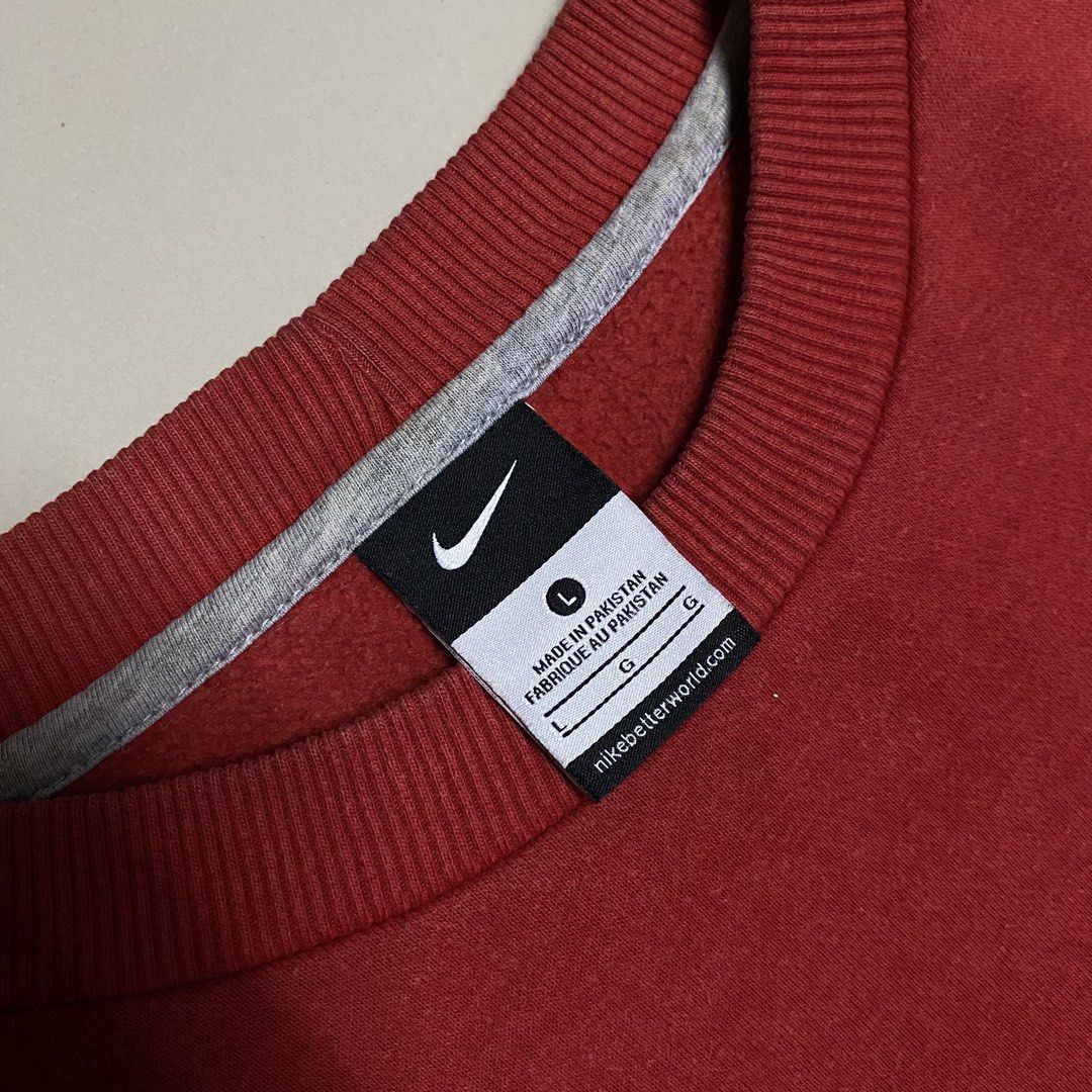 NIKE LONG SLEEVE (Category: Coats, Jackets and Outerwear) located in San Fernando. Submitted by treasure_findsssss (Listing ID 1467361454, Image 3). Description: NIKE LONG SLEEVE width: 26 length: 28 sleeve length: 27 -large on tag -off/legit -thick fabric -good condition -color rate: 7/10 -fav ! -must have -already wash -issue: minimal stain/discoloration, scratches & pinhole -good for psg 🏷️: 299.