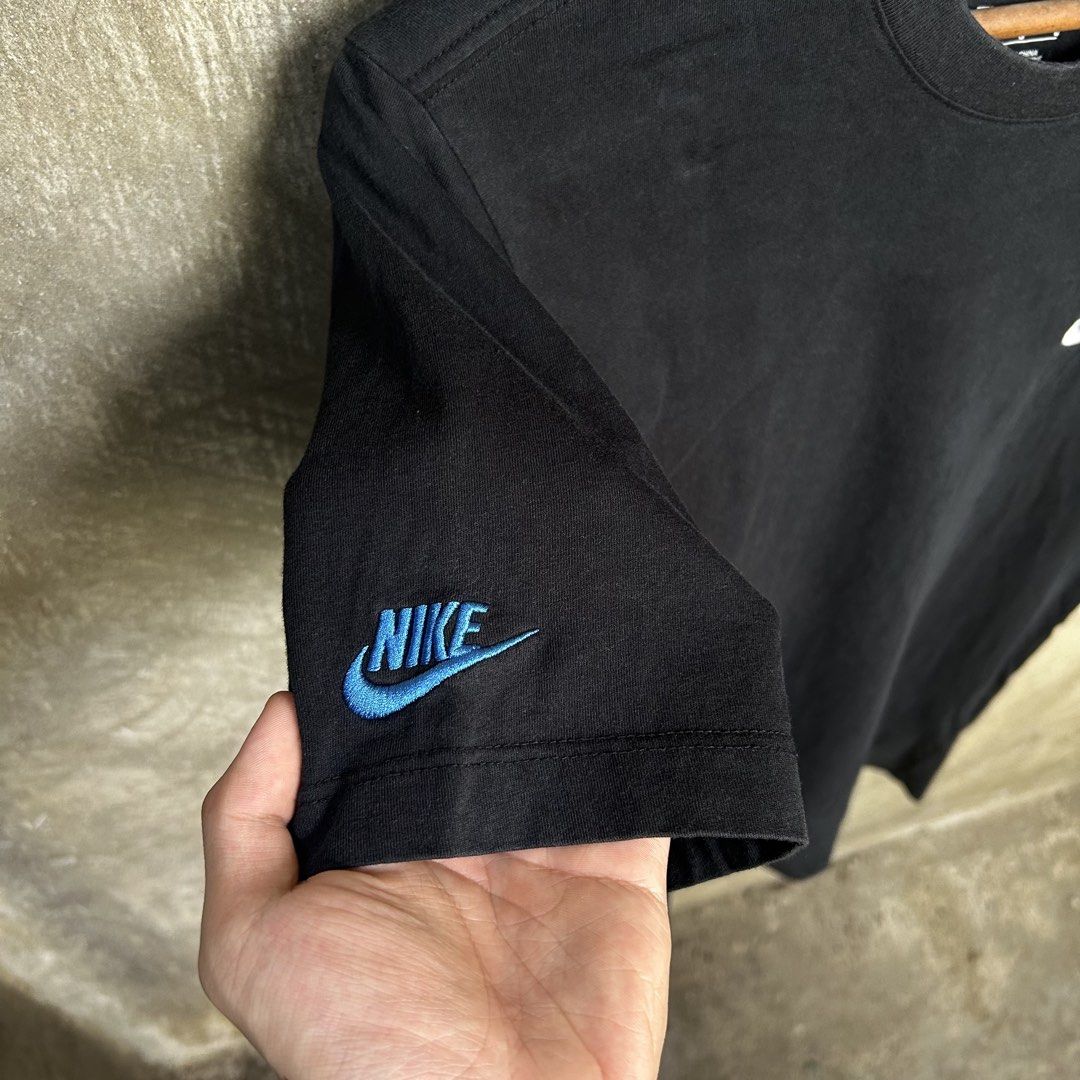 nike multi swoosh embroidery (Category: Tshirts & Polo Shirts ) located in Baguio. Submitted by ralfangelo35075 (Listing ID 1467199173, Image 2). Description: mine: ₱480 large on tag but best fit s-m 8.9/10 color rate washed ready to wear no issues DISCLAIMER: I Ralf Angelo S. Ta-a / Past wears are not affiliated with any brand that I sell. No copyright infringement intended. All items are thrifted or 2nd hand manage your expectation..
