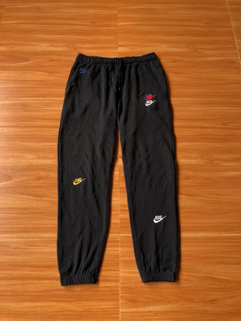 NIKE MULTIPLE LOGO PANTS (Category: Joggers) located in Baybay. Submitted by dathrifted (Listing ID 1467237332, Image 1). Description: NIKE MULTIPLE LOGO PANTS XXL ON TAG Waistline- 32-38 Length- 40 EXCELLENT CONDITION HONEST ISSUE: VERY MINIMAL LINTS PM if Interested📩📩📩.