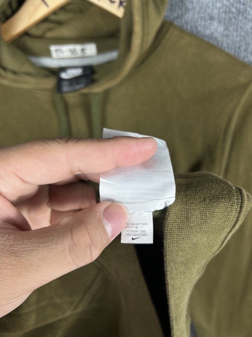 Nike Olive Green Pullover Hoodie Size S (Category: Hoodies) located in Baguio. Submitted by datangel (Listing ID 1467355856, Image 3). Description: NIKE BOX LOGO EXCELLENT CONDITION 9.8 COLOR RATE SMALL ON TAG LENGHT 27 × WIDTH 22 MINE:599.