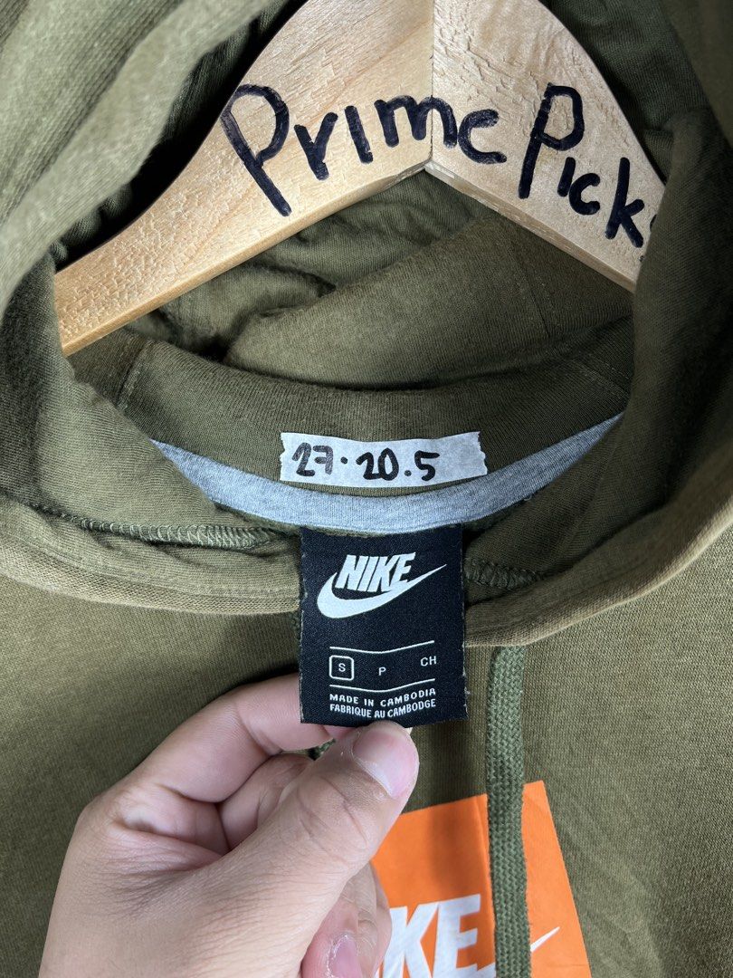 Nike Olive Green Pullover Hoodie Size S (Category: Hoodies) located in Baguio. Submitted by datangel (Listing ID 1467355856, Image 2). Description: NIKE BOX LOGO EXCELLENT CONDITION 9.8 COLOR RATE SMALL ON TAG LENGHT 27 × WIDTH 22 MINE:599.