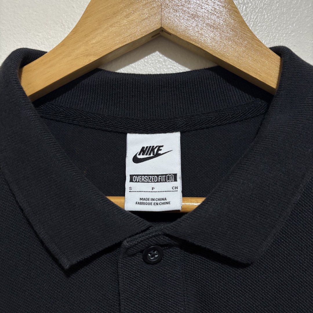 NIKE OVERSIZED POLO SHIRT (Category: Tshirts & Polo Shirts ) located in Manila. Submitted by AauuStin (Listing ID 1467193708, Image 3). Description: •Small (Oversized) •W24.5 L28.5 •Excellent Condition .