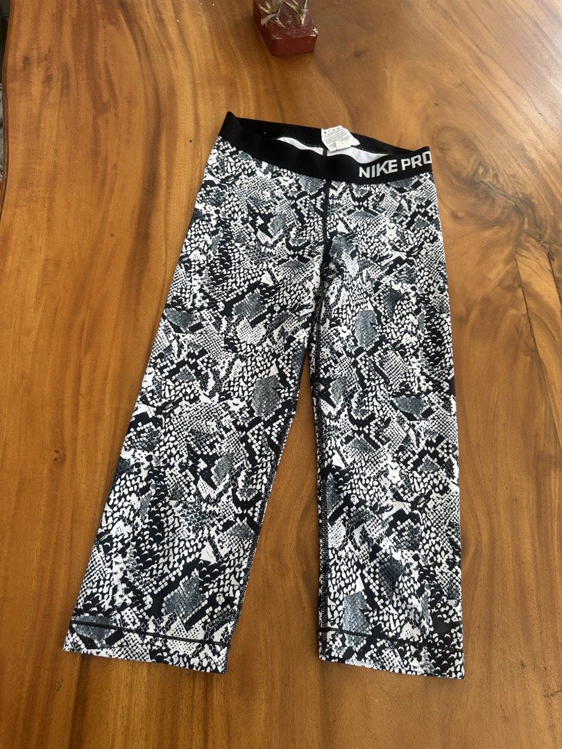 Nike Pro Snake Print Capri Leggings (Category: Activewear) located in Manila. Submitted by felgen (Listing ID 1467191645, Image 1). Description: Tired of boring capri?.