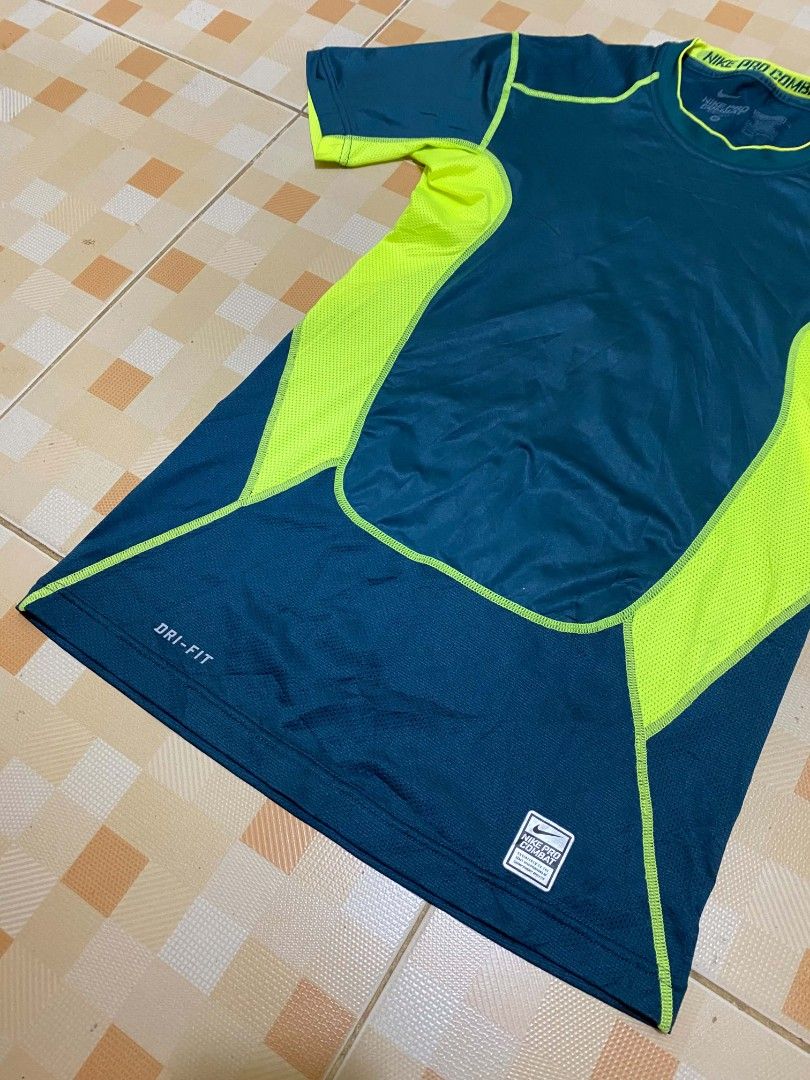 NIKE PRO-COMBAT COMPRESSION W20-21 L25 (Category: Tshirts & Polo Shirts ) located in Bacoor. Submitted by jemmskiee. (Listing ID 1467325914, Image 3). Description: NIKE PRO-COMBAT COMPRESSION DIMES W20-21 L25 BRANDNEW CONDITION COLOR RATE 10/10 ISSUE CUT WASH TAG LANG 📌LOC BACOOR CAVITE.