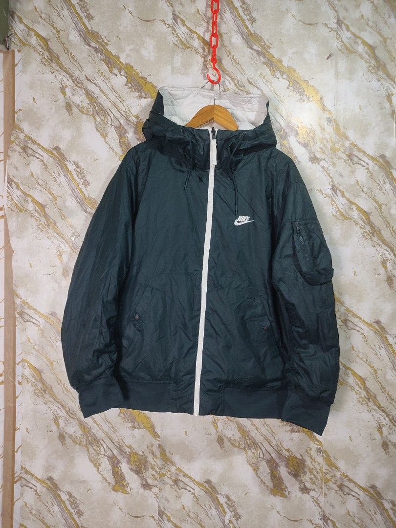 Nike Reversible Hooded Jacket Size L (Category: Coats, Jackets and Outerwear) located in Cabuyao City. Submitted by jederama (Listing ID 1467272653, Image 2). Description: NIKE MEN'SWINDBREAKER REVERSIBLE JACKET SIZE : LARGE ON TAG WIDTH - 24 LENGTH - 26.5 EXCELLENT CONDITION NO ISSUE / NO FLAWS AUTHENTIC 💯 1,480 + SHIPPING FEE.