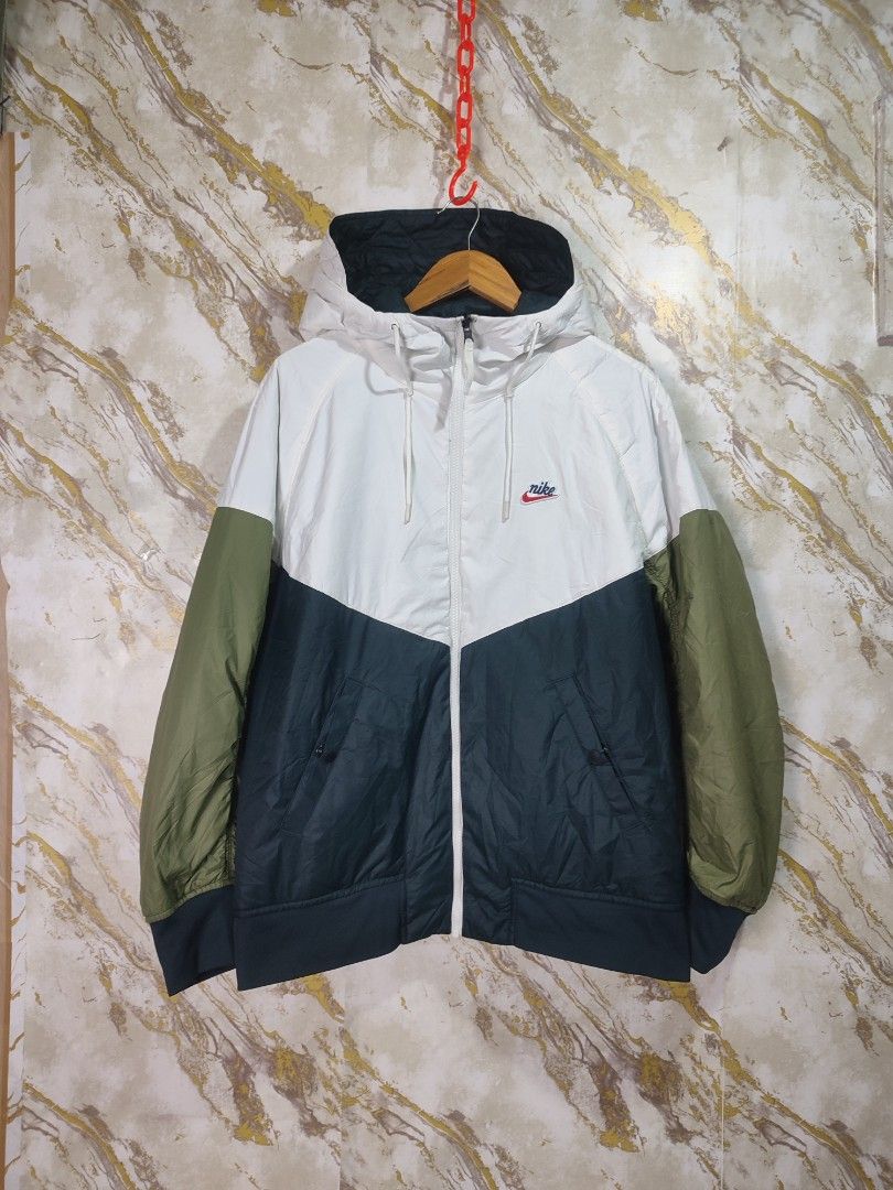 Nike Reversible Hooded Jacket Size L (Category: Coats, Jackets and Outerwear) located in Cabuyao City. Submitted by jederama (Listing ID 1467272653, Image 1). Description: NIKE MEN'SWINDBREAKER REVERSIBLE JACKET SIZE : LARGE ON TAG WIDTH - 24 LENGTH - 26.5 EXCELLENT CONDITION NO ISSUE / NO FLAWS AUTHENTIC 💯 1,480 + SHIPPING FEE.