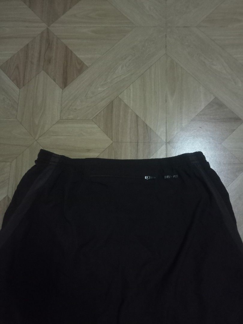 Nike Running Short (Category: Activewear) located in Cavite. Submitted by sacmaestro444 (Listing ID 1467189498, Image 3). Description: Medium on tag good condition minimal lints 9/10 colorate.