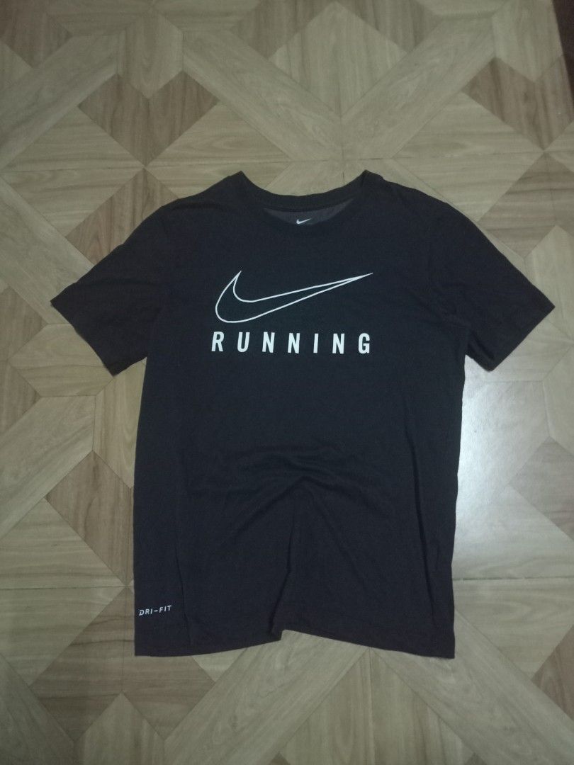 Nike Running Tshirt (Category: Activewear) located in Cavite. Submitted by sacmaestro444 (Listing ID 1467189157, Image 1). Description: small on tag 18x25 excellent condition no issue 9/10 colorate.