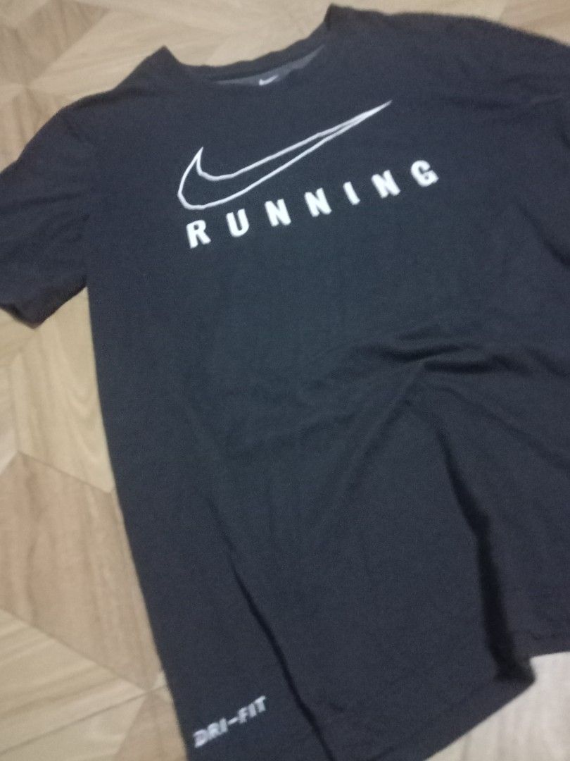 Nike Running Tshirt (Category: Activewear) located in Cavite. Submitted by sacmaestro444 (Listing ID 1467189157, Image 3). Description: small on tag 18x25 excellent condition no issue 9/10 colorate.
