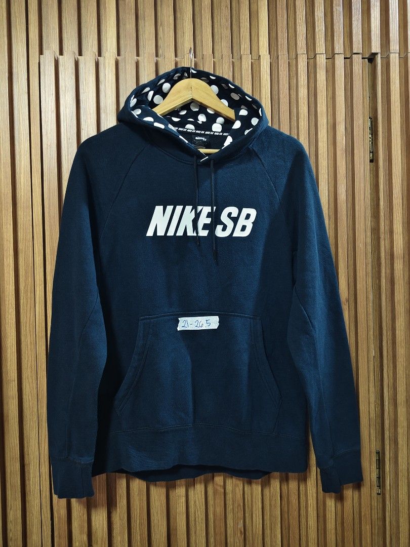nike sb (Category: Hoodies) located in San Fernando. Submitted by SungkiThrift (Listing ID 1467356702, Image 1). Description: nike sb large.
