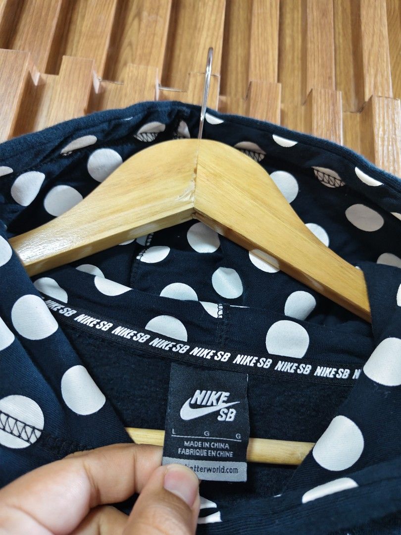 nike sb (Category: Hoodies) located in San Fernando. Submitted by SungkiThrift (Listing ID 1467356702, Image 3). Description: nike sb large.