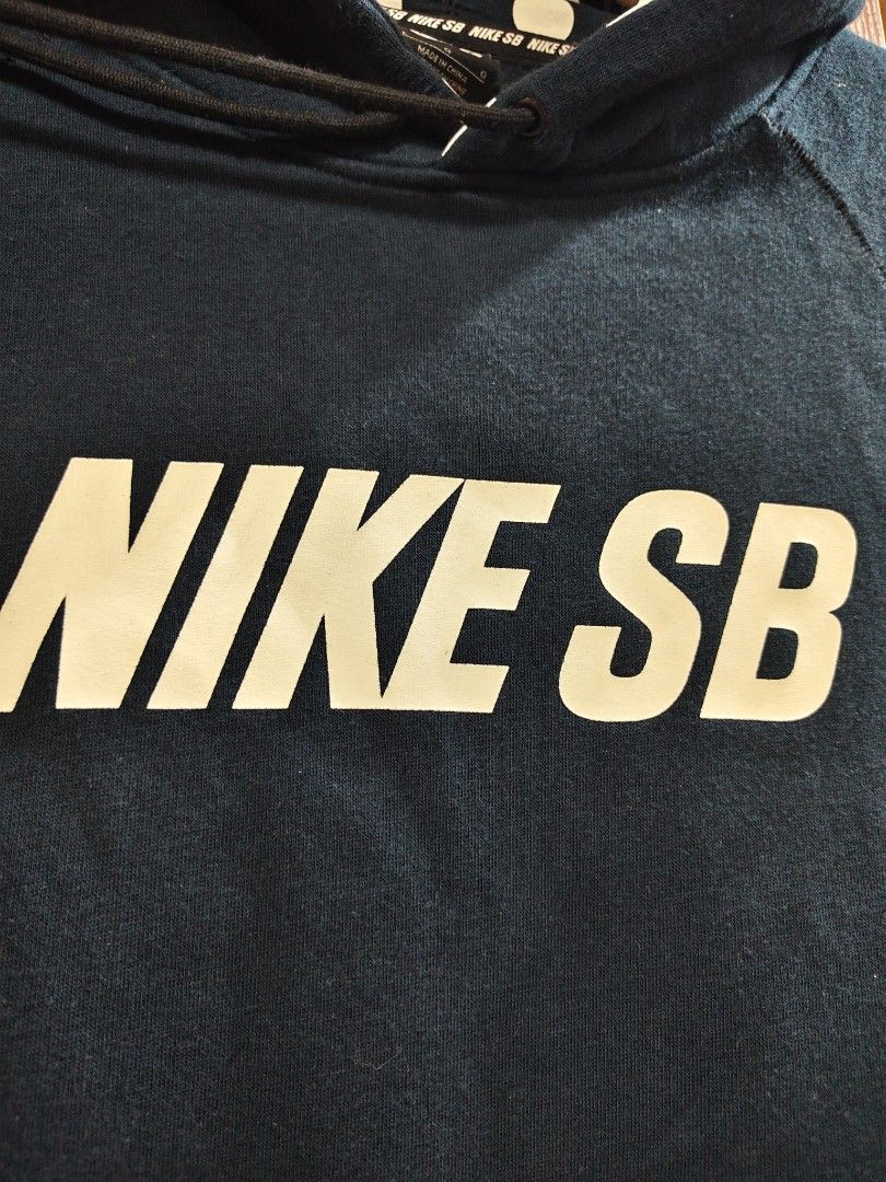 nike sb (Category: Hoodies) located in San Fernando. Submitted by SungkiThrift (Listing ID 1467356702, Image 2). Description: nike sb large.