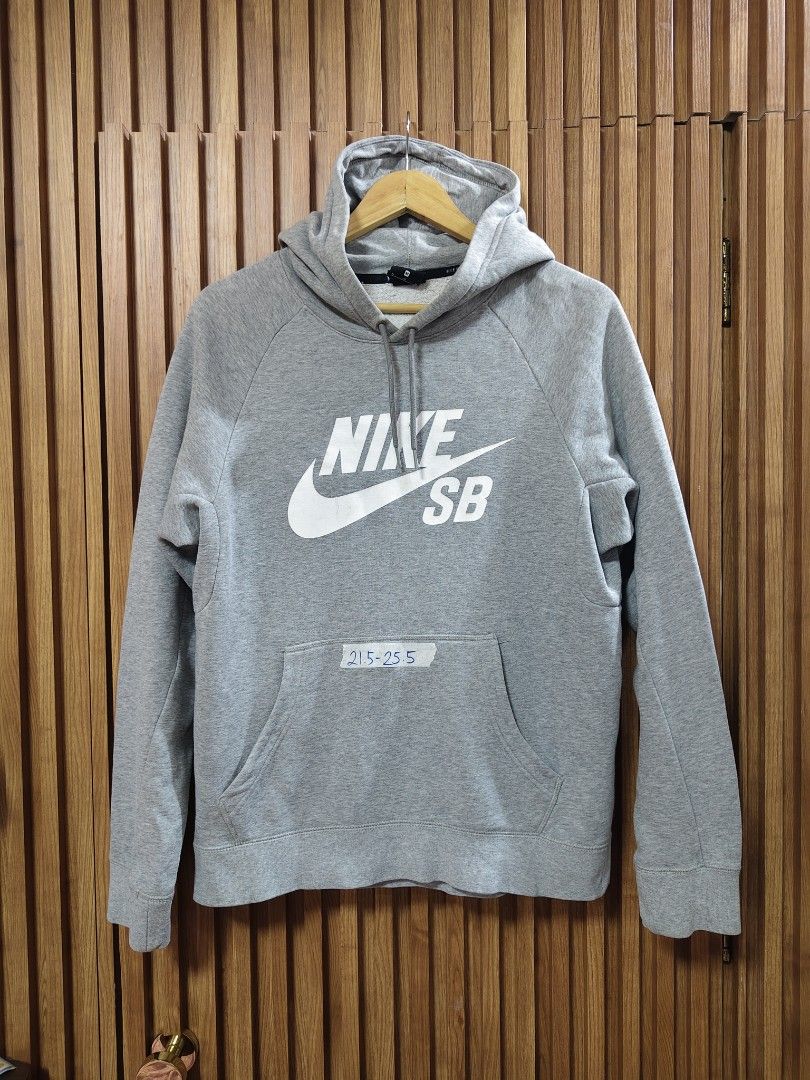 nike sb (Category: Hoodies) located in San Fernando. Submitted by SungkiThrift (Listing ID 1467356741, Image 1). Description: nike sb medium issue : needwash.