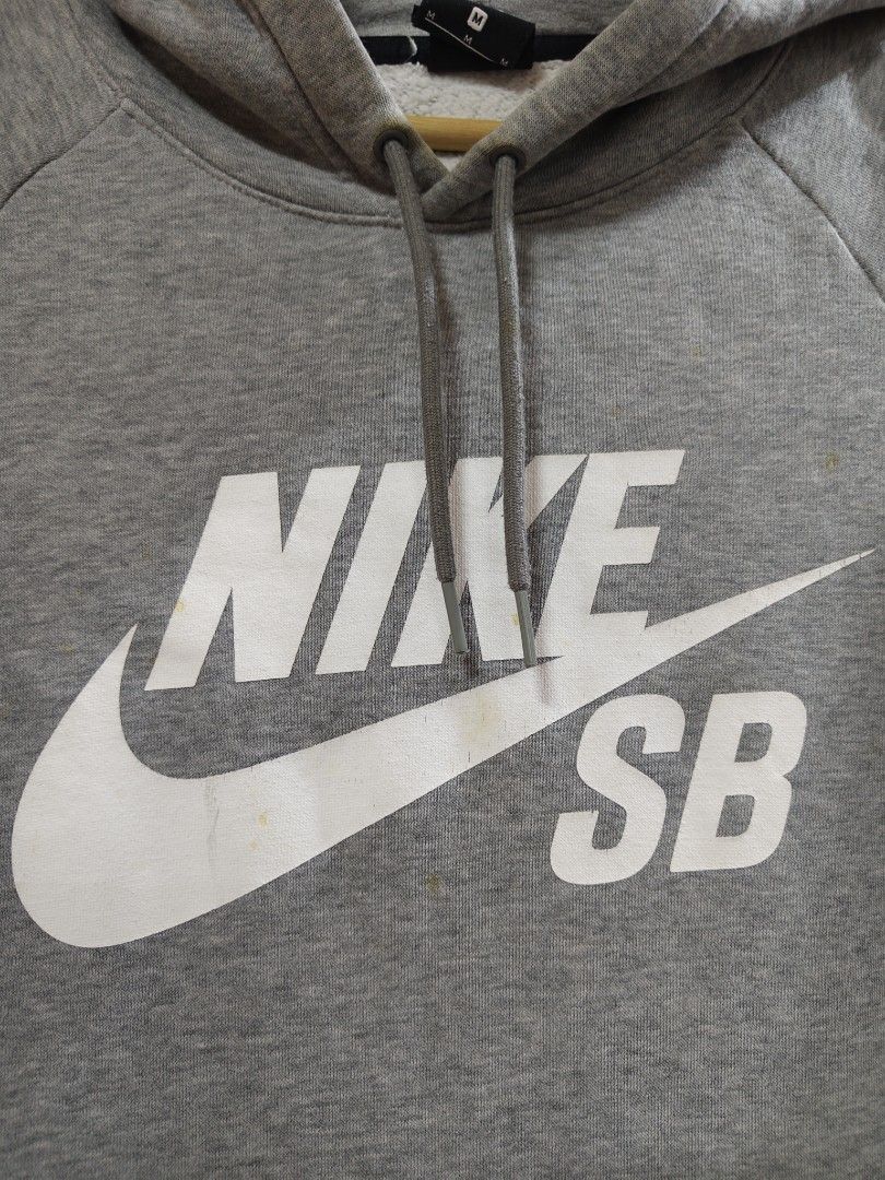 nike sb (Category: Hoodies) located in San Fernando. Submitted by SungkiThrift (Listing ID 1467356741, Image 2). Description: nike sb medium issue : needwash.