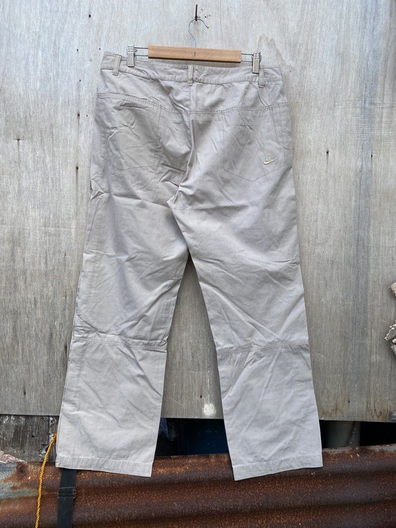 NIKE SB PANTS (Category: Jeans) located in Bantayan. Submitted by resuscitate.ph (Listing ID 1467190249, Image 2). Description: NIKE SB PANTS W: 35 L: 40 LO: 9 ISSUE: yellow stain .