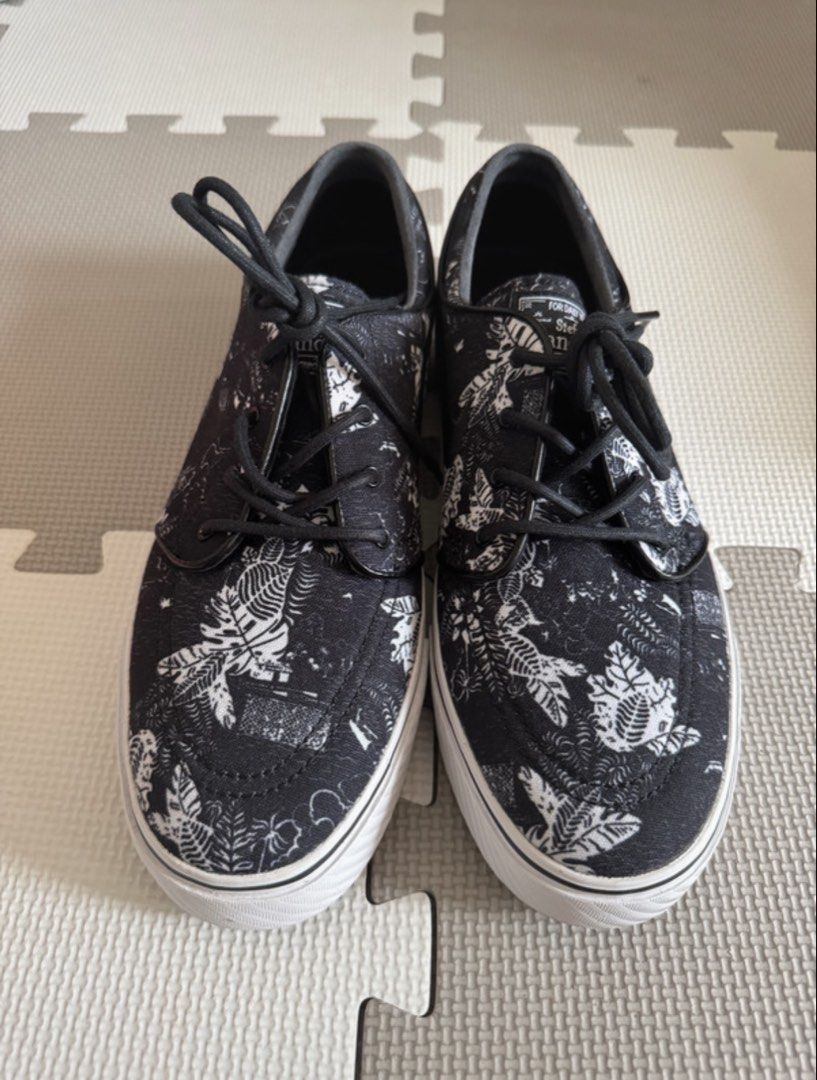 Nike SB Stefan Janoski Black Florals (Category: Sneakers) located in San Juan City. Submitted by flackawacka (Listing ID 1467339513, Image 1). Description: - Brand: Nike SB Stefan Janoski - Design: Black and white floral pattern canvas upper - Comfort: Zoom Air insoles for superior cushioning - Sole: Durable white rubber midsole - Details: Classic low-top silhouette with black laces and signature woven tongue label - Condition: 100% authentic and