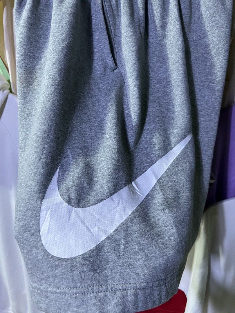 NIKE SIDE BIG SWOOSH (Category: Shorts) located in Balamban. Submitted by jersey033 (Listing ID 1467287145, Image 3). Description: Like new condition No issue Need wash Done steaming 30-38 W L22.