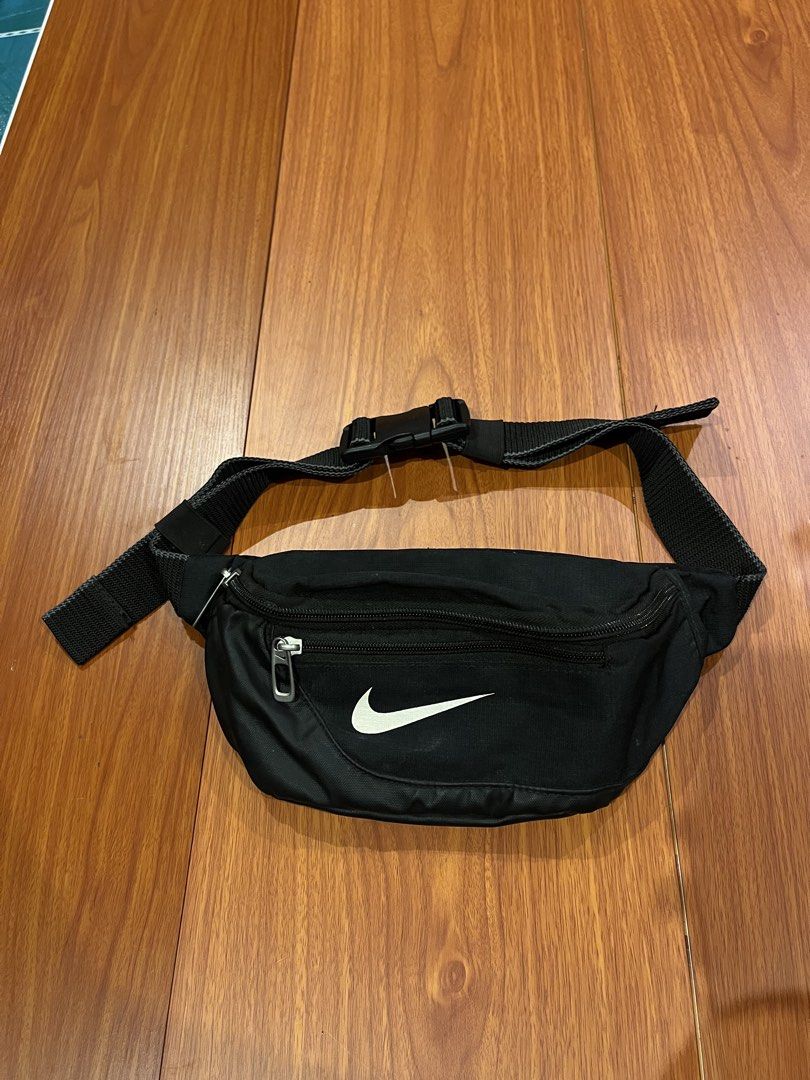 Nike sling bag (Category: Belt bags, Clutches and Pouches) located in Kapalong. Submitted by jmfinds_ph (Listing ID 1467203582, Image 1). Description: .
