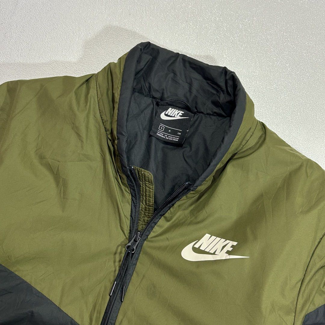 Nike Sportswear Bomber Jacket (Category: Coats, Jackets and Outerwear) located in Rizal. Submitted by secondhandgraham (Listing ID 1467194937, Image 2). Description: Free sf 21W 26L No issue.