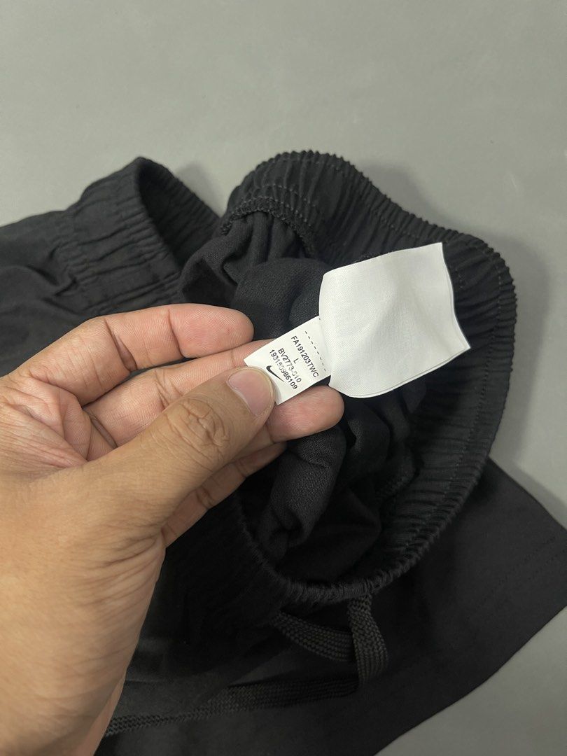 Nike sweatshort (Category: Shorts) located in Manila. Submitted by mine2ownit (Listing ID 1467289570, Image 3). Description: Brand new authentic No issue Large Loc manila below srp.