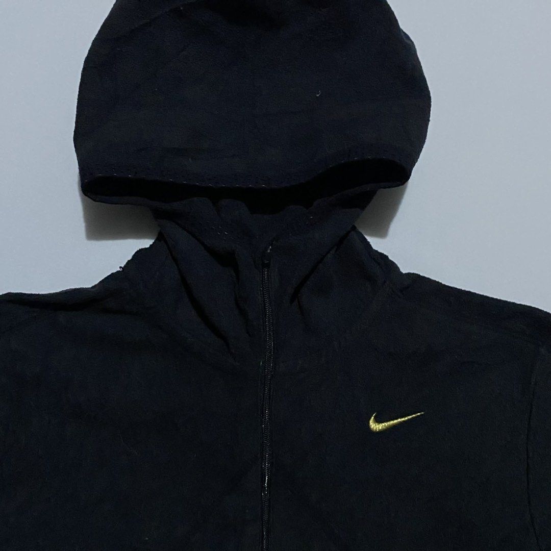 Nike swoosh (Category: Coats, Jackets and Outerwear) located in Mabalacat. Submitted by stellargarments (Listing ID 1467347607, Image 3). Description: pwede itali ang buhok may built in butas sa back ng hoodie 😁 Length : 27 Width : 17 Condition : 9/10 embroidered swoosh with pocket sa sleeve with butas sa likod ng hood complete tags super nice & kinis! very comfy & smooth on skin need wash no major stain fresh from bale.