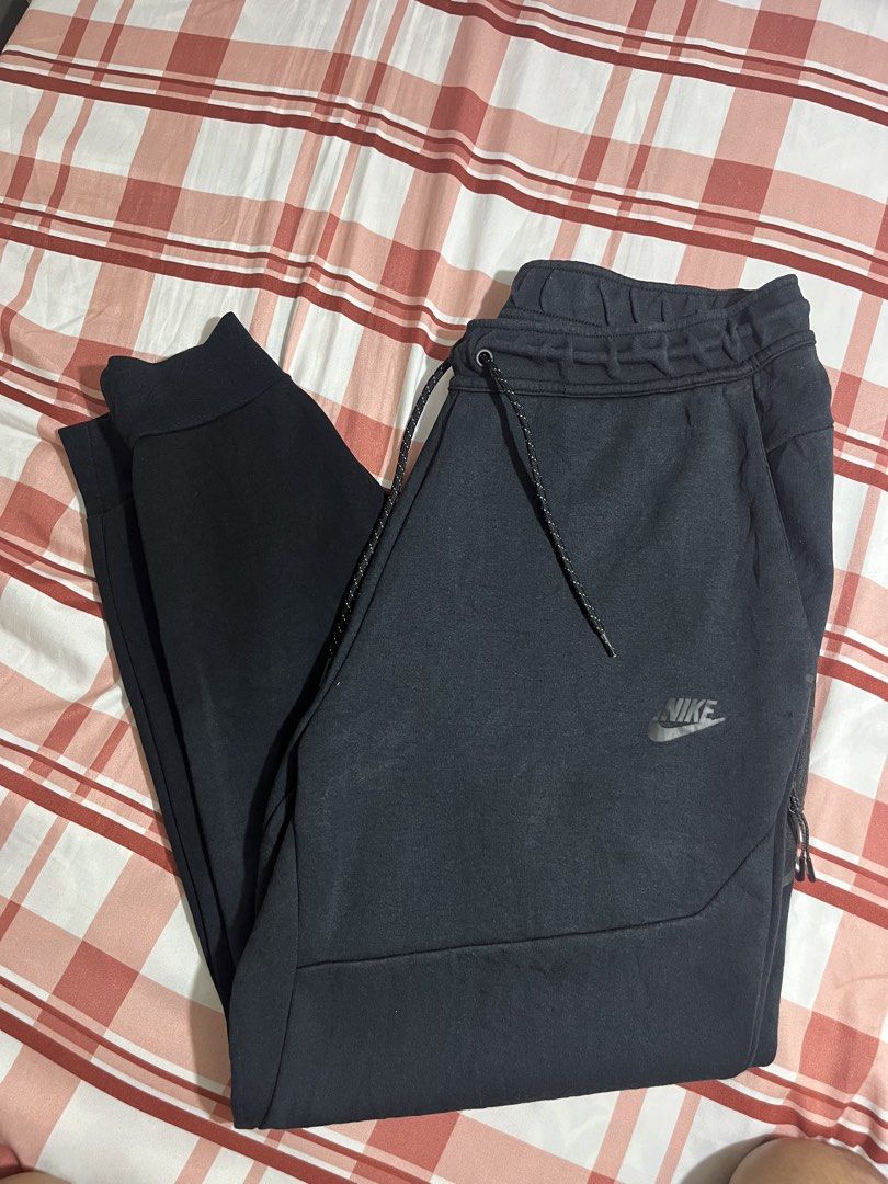 Nike Tech Athleisure Sweatpants Black XL (Category: Joggers) located in Pasay City. Submitted by Oboyyy (Listing ID 1467254966, Image 1). Description: - Brand: Nike - Model: Tech Fleece Sweatpants - Color: Black - Size: XL - Condition: Clean, worn only a few times - Material: Soft cotton blend - Features: Elastic waistband with speckled drawstrings, secure zippered side pocket, and ribbed ankle cuffs - Mode of transaction: Shipping or meet-up ava
