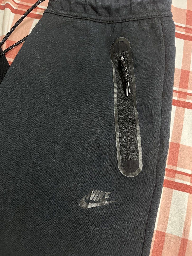 Nike Tech Fleece Straight Black Size L (Category: Joggers) located in Pasay City. Submitted by Oboyyy (Listing ID 1467254834, Image 2). Description: - Brand: Nike - Item: Tech Fleece Sweatpants - Color: Black - Size: Large (L) - Style Code: CU4502-010 - Condition: Brand new with tags attached, pristine inside and out - Features: Signature bonded leg zip pocket, elastic drawstring waistband, ribbed cuffs - Fit: Standard tapered fit - Material: Sof