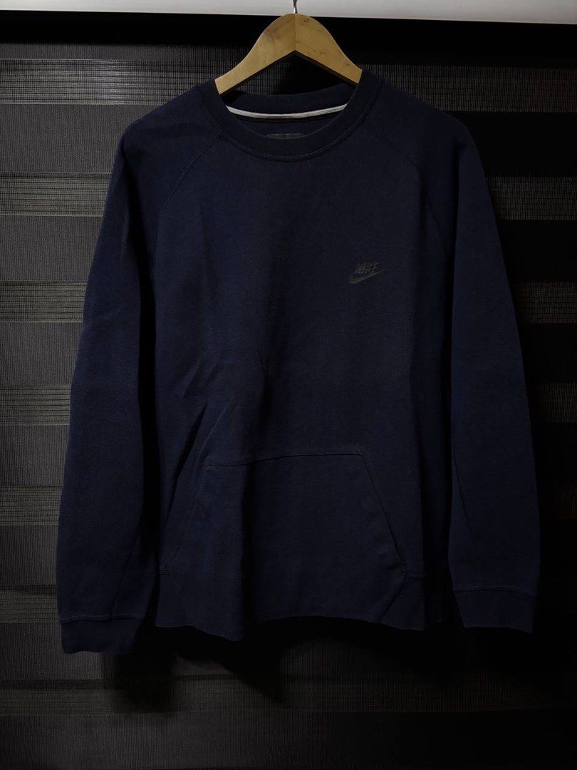 Nike Techfleece Navy Blue Sweatshirt Crewneck (Category: Coats, Jackets and Outerwear) located in Pasig City. Submitted by abogadosupremo (Listing ID 1467352173, Image 1). Description: - Classic navy blue Nike Techfleece sweatshirt - Comfortable raglan sleeves - Convenient front pocket - Simple Nike logo on chest - Ideal for casual wear or layering - Versatile and easy to pair with any outfit - 100% Legit and Authentic - Very Good Condition - Col