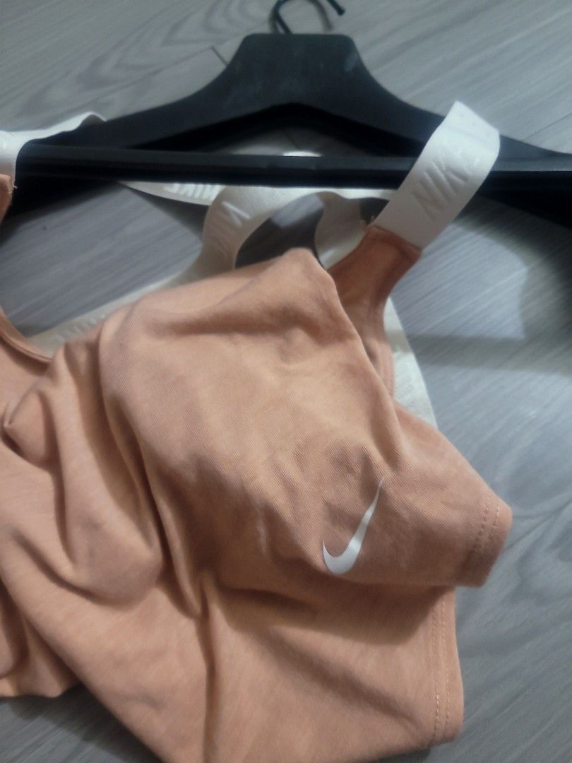Nike Top (Category: Activewear) located in Los Banos. Submitted by lopecruz (Listing ID 1467304382, Image 2). Description: armpit : 17" length : 24" like new, no flaws S-M.