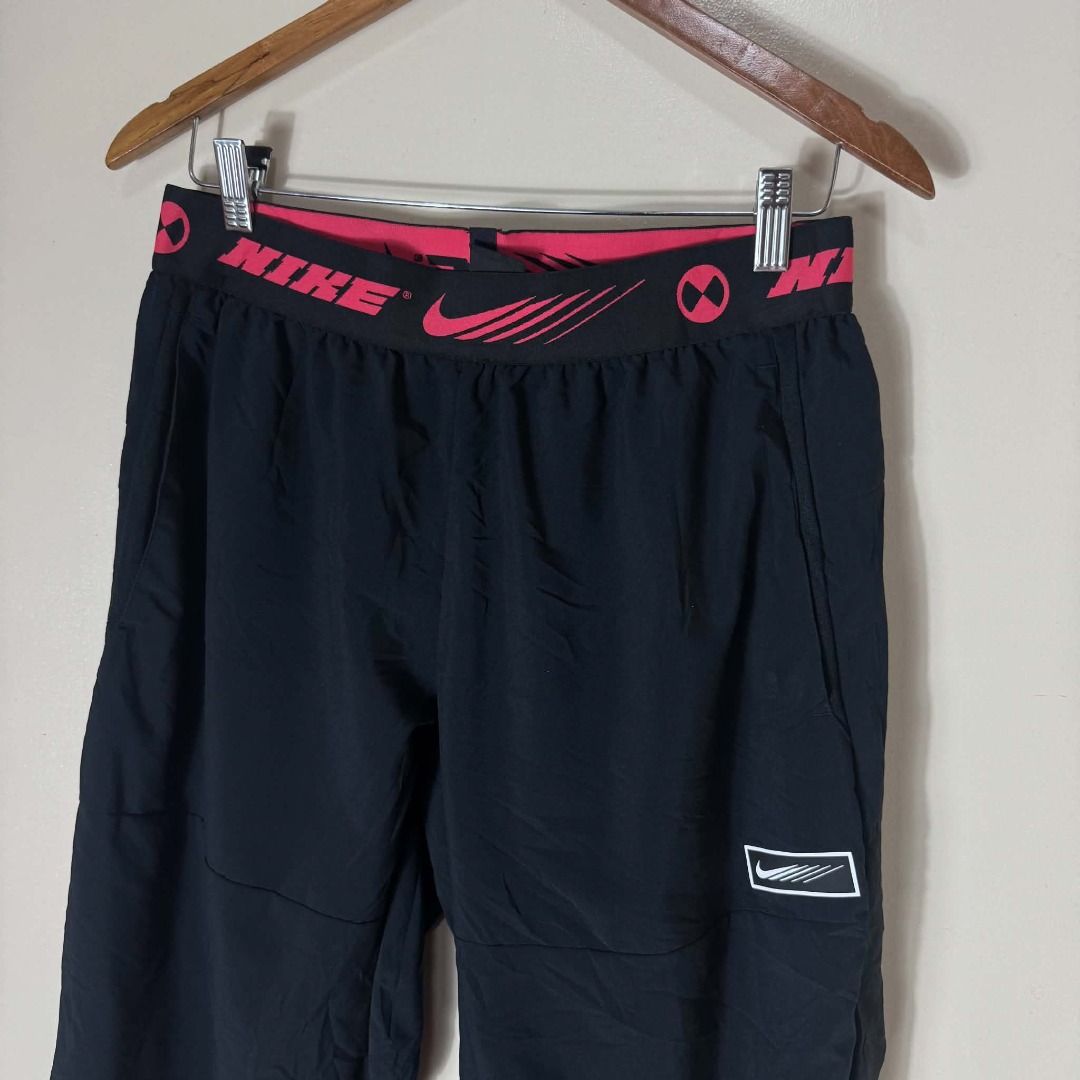 Nike Training pants (Category: Joggers) located in Davao. Submitted by cmbs141022 (Listing ID 1467205674, Image 2). Description: Nike pants Size 30-32 Length 33 Leg open 6.5" Condition: 9/10 excellent 500 plus shipping fee.