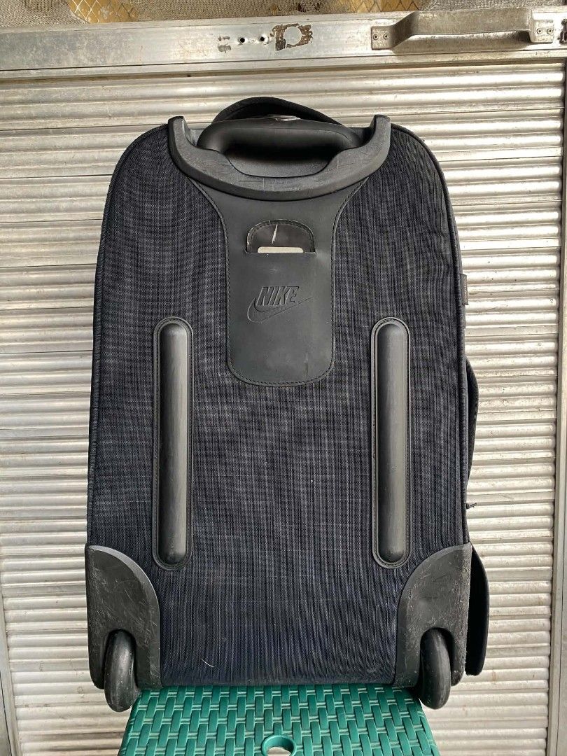 Nike Travel suitcase roller bag two way black (Category: Briefcases) located in Cabuyao City. Submitted by PHdowner30 (Listing ID 1467188840, Image 2). Description: FOR SALE ONLY Nike Travel suitcase roller bag two way black 15W x 21L x 6Thk Very good condition Sign of usage only Authentic P1200 + SF negotiable Pm.