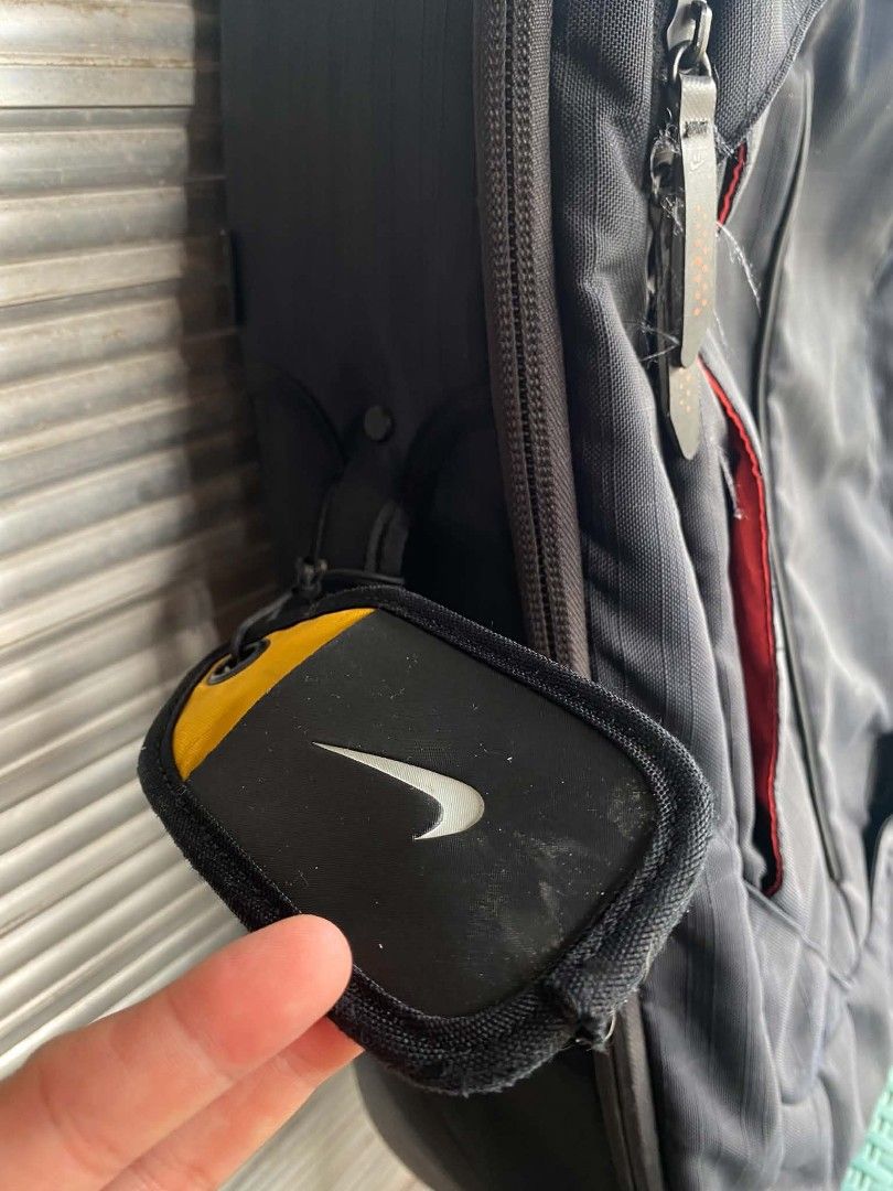 Nike Travel suitcase roller bag two way black (Category: Briefcases) located in Cabuyao City. Submitted by PHdowner30 (Listing ID 1467188840, Image 3). Description: FOR SALE ONLY Nike Travel suitcase roller bag two way black 15W x 21L x 6Thk Very good condition Sign of usage only Authentic P1200 + SF negotiable Pm.
