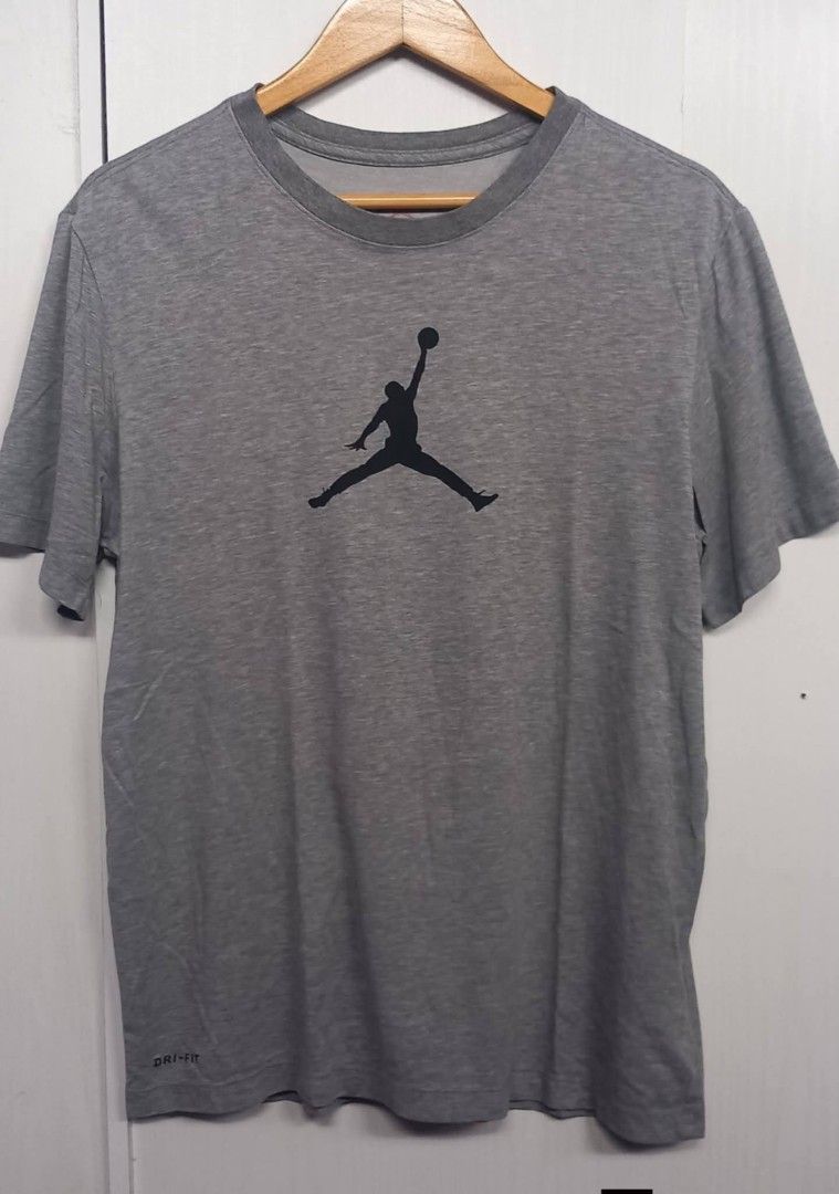 Nike tshirts Nike woven (Category: Activewear) located in Manila. Submitted by donsupremo (Listing ID 1467308427, Image 2). Description: 💯% authentic Nike As pack only...... 750+sf NIKE WOVEN SIZE MEDIUM NO ISSUE SOLID PA NIKE TSHIRT SIZE MEDIUM AS NEW CONDITION NO ISSUE JORDAN TEE SIZE MEDIUM EXCELLENT CONDITION EXCELLENT COLOR RATE LOCATION: MINDANAO.