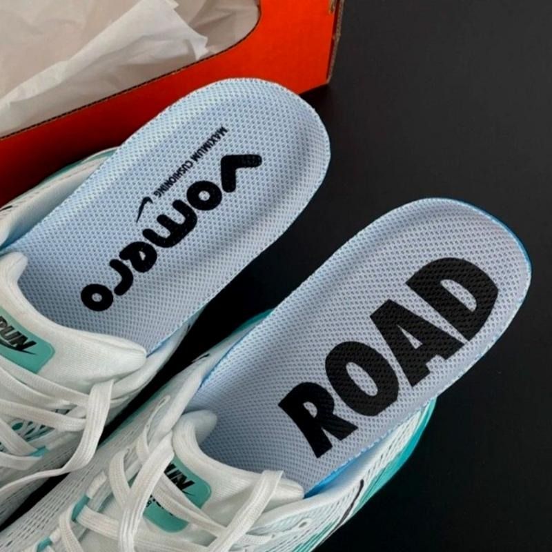 Nike Vomero 18 輕量緩震公路跑步鞋 戶外緩跑運動鞋 （分類：波鞋）位於 Hong Kong。 由 brightstone_a4cc8b 提交（商品編號 1467317238，圖片 9）。簡介： 只做優質靚貨，所有圖片均為實拍，真正所見即所得。訂購後完全支持退換，不設面交，全程只透過快遞寄送，購物安心又方便。。