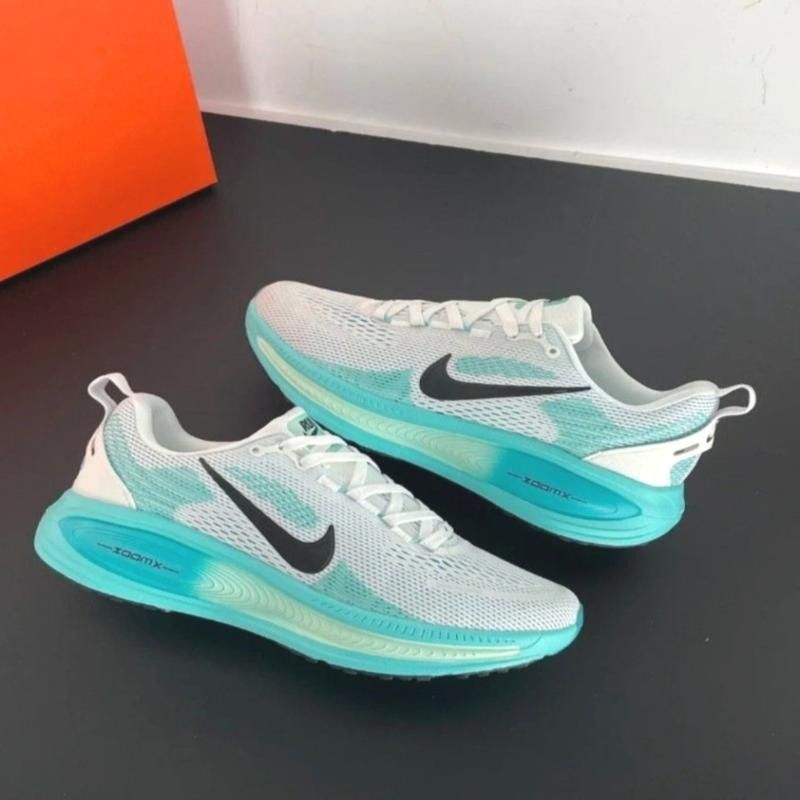 Nike Vomero 18 輕量緩震公路跑步鞋 戶外緩跑運動鞋 （分類：波鞋）位於 Hong Kong。 由 brightstone_a4cc8b 提交（商品編號 1467317238，圖片 4）。簡介： 只做優質靚貨，所有圖片均為實拍，真正所見即所得。訂購後完全支持退換，不設面交，全程只透過快遞寄送，購物安心又方便。。