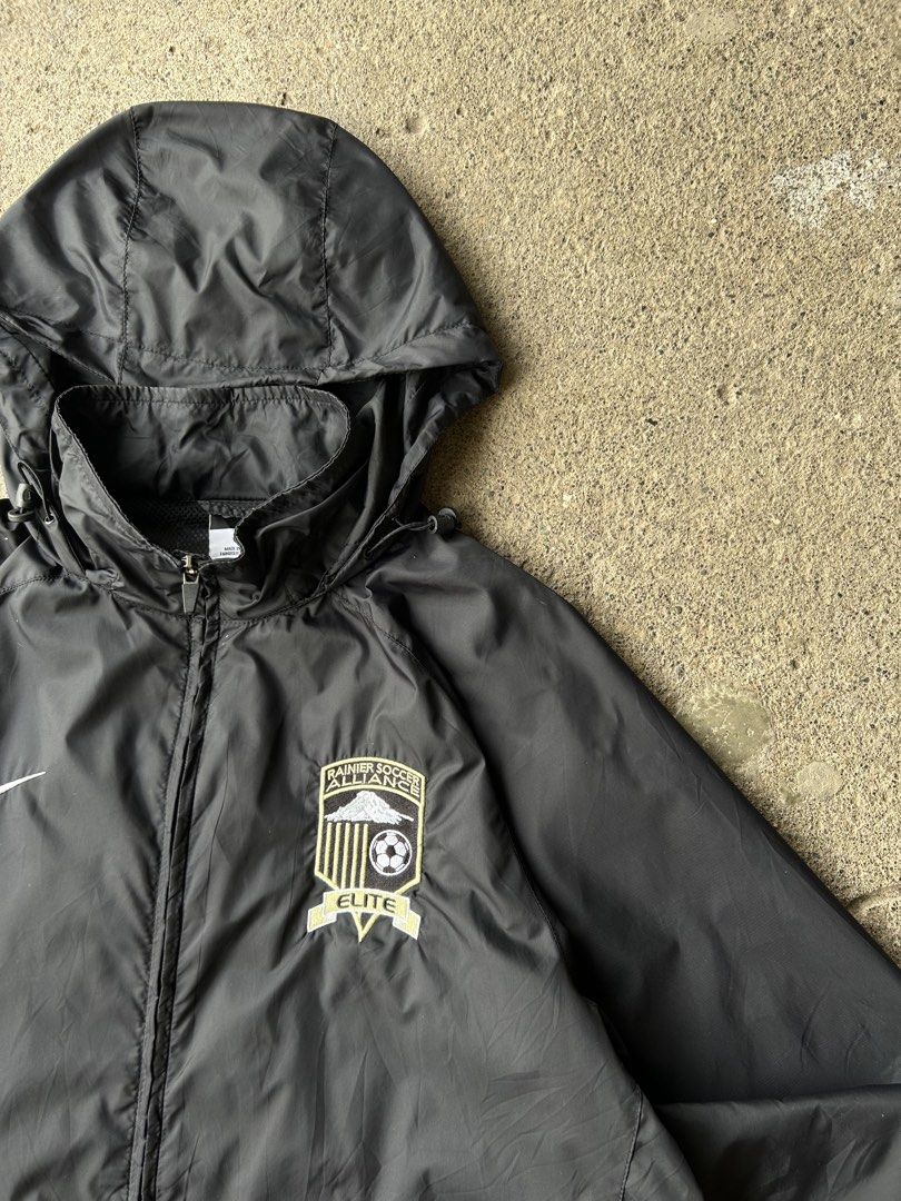 Nike Windbreaker Collab Soccer Alliciance (Category: Hoodies) located in Santa Cruz. Submitted by uyaxxxxx (Listing ID 1467245454, Image 3). Description: Nike Windbreaker Collab Soccer Alliciance Waistline- 24 Lenght- 28 Colorate 10/10 Goodcondition issue no pm more details! 📩.
