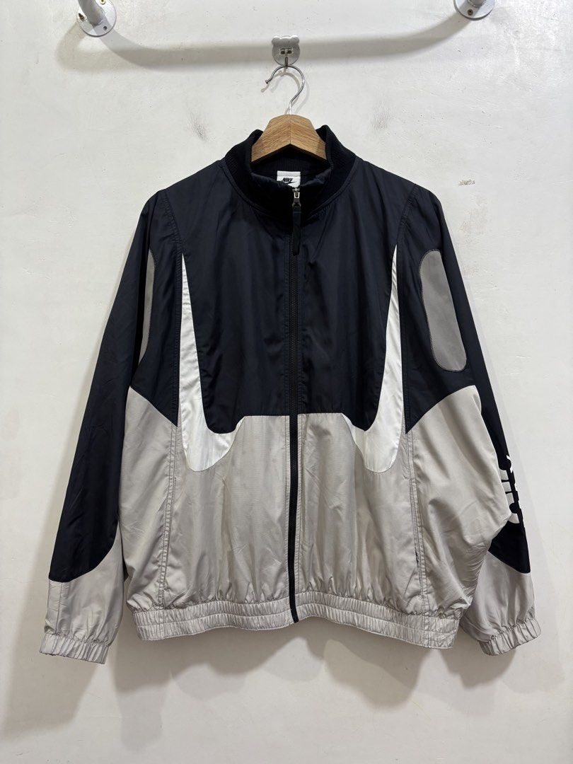 Nike Women Woven Jacket (Category: Coats, Jackets and Outerwear) located in Taytay. Submitted by leanmark103093 (Listing ID 1467327040, Image 2). Description: Naykee Wmns Woven Jacket XLarge on tag Box type Excellent Condition No issue 📩📩📩📩.