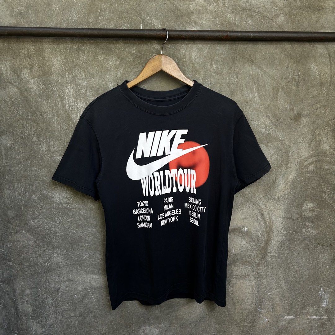 Nike world tour Shirt (Category: Tshirts & Polo Shirts ) located in Baguio. Submitted by ralfangelo35075 (Listing ID 1467199271, Image 1). Description: mine: ₱550 can fit s-m washed ready to wear 8.9/10 color rate no issues DISCLAIMER: I Ralf Angelo S. Ta-a / Past wears are not affiliated with any brand that I sell. No copyright infringement intended. All items are thrifted or 2nd hand manage your expectation..