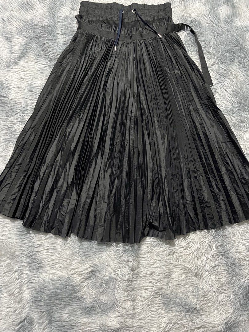 Nike x Sacai Pleated Skort (Category: Skirts) located in Sasmuan (Sexmoan). Submitted by winterclothes.ph (Listing ID 1467325477, Image 3). Description: Nike x Sacai Pleated Skort XS on tag Waist 27-32 Length 32.5 Excellent Condition.