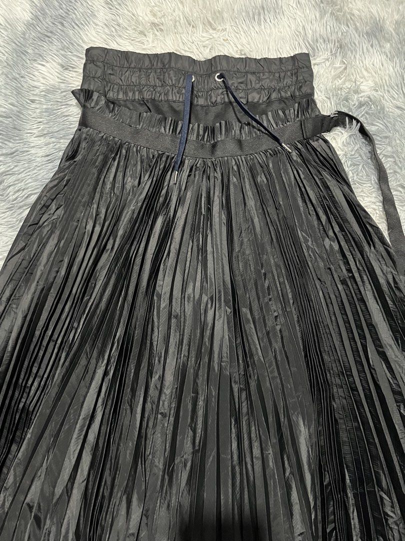 Nike x Sacai Pleated Skort (Category: Skirts) located in Sasmuan (Sexmoan). Submitted by winterclothes.ph (Listing ID 1467325477, Image 2). Description: Nike x Sacai Pleated Skort XS on tag Waist 27-32 Length 32.5 Excellent Condition.