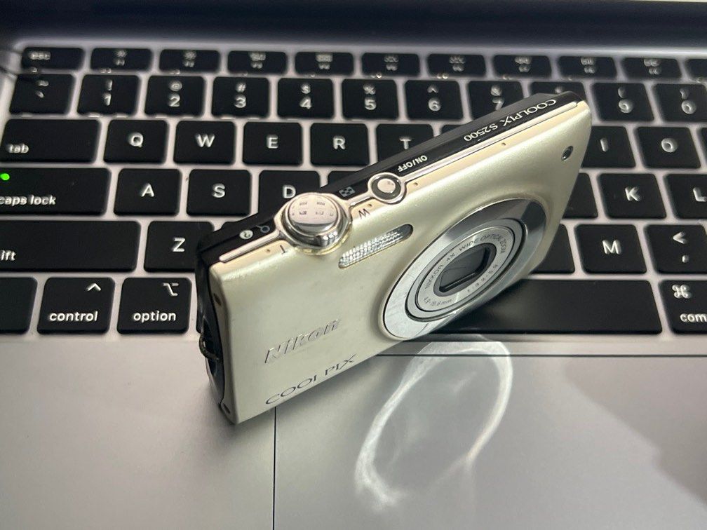 Nikon Coolpix Digicam (Category: Cameras) located in Subic. Submitted by collectorshaven111 (Listing ID 1467335378, Image 2). Description: Nikon Digital Camera No Battery, Untested Good body condition Clean Battery compartment Not 100% guaranteed to work MOP: GCASH only MOD: J&T EXPRESS only Will be packed after payment only Dm!.