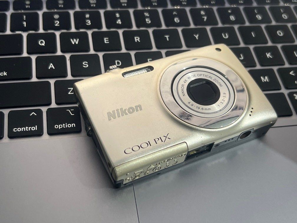 Nikon Coolpix Digicam (Category: Cameras) located in Subic. Submitted by collectorshaven111 (Listing ID 1467335378, Image 1). Description: Nikon Digital Camera No Battery, Untested Good body condition Clean Battery compartment Not 100% guaranteed to work MOP: GCASH only MOD: J&T EXPRESS only Will be packed after payment only Dm!.